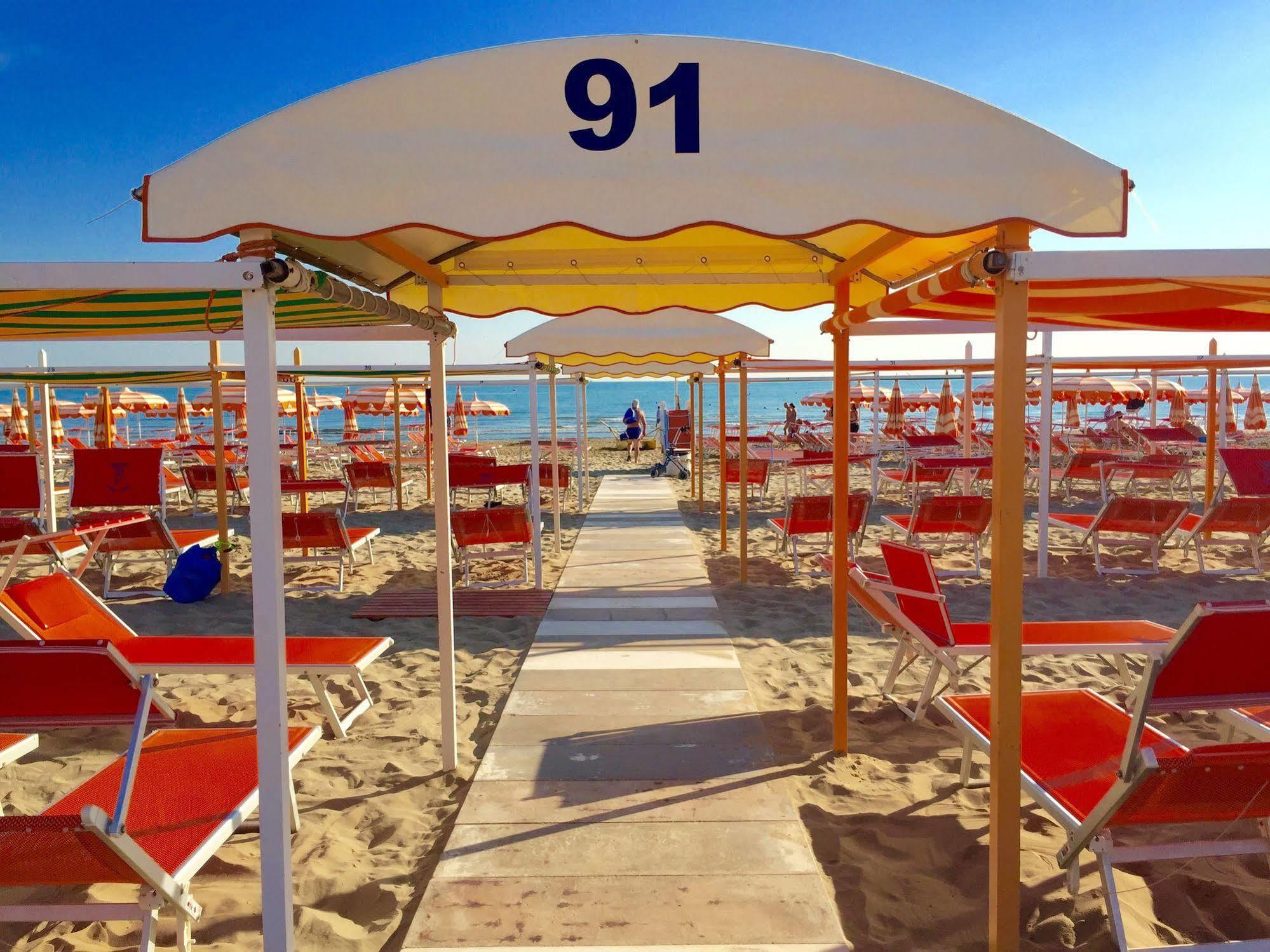 Hotel Mehari Riccione Extérieur photo