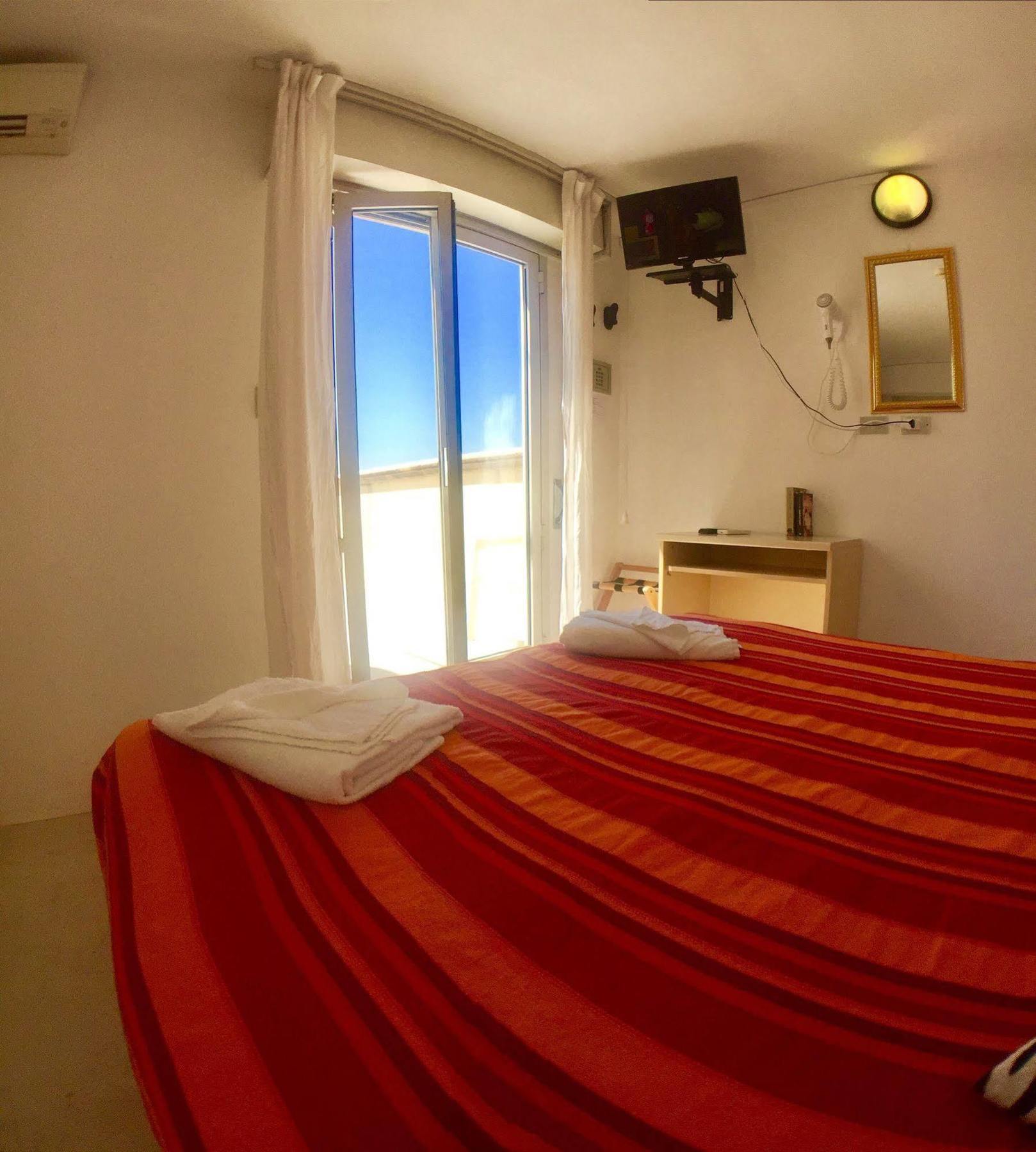 Hotel Mehari Riccione Extérieur photo
