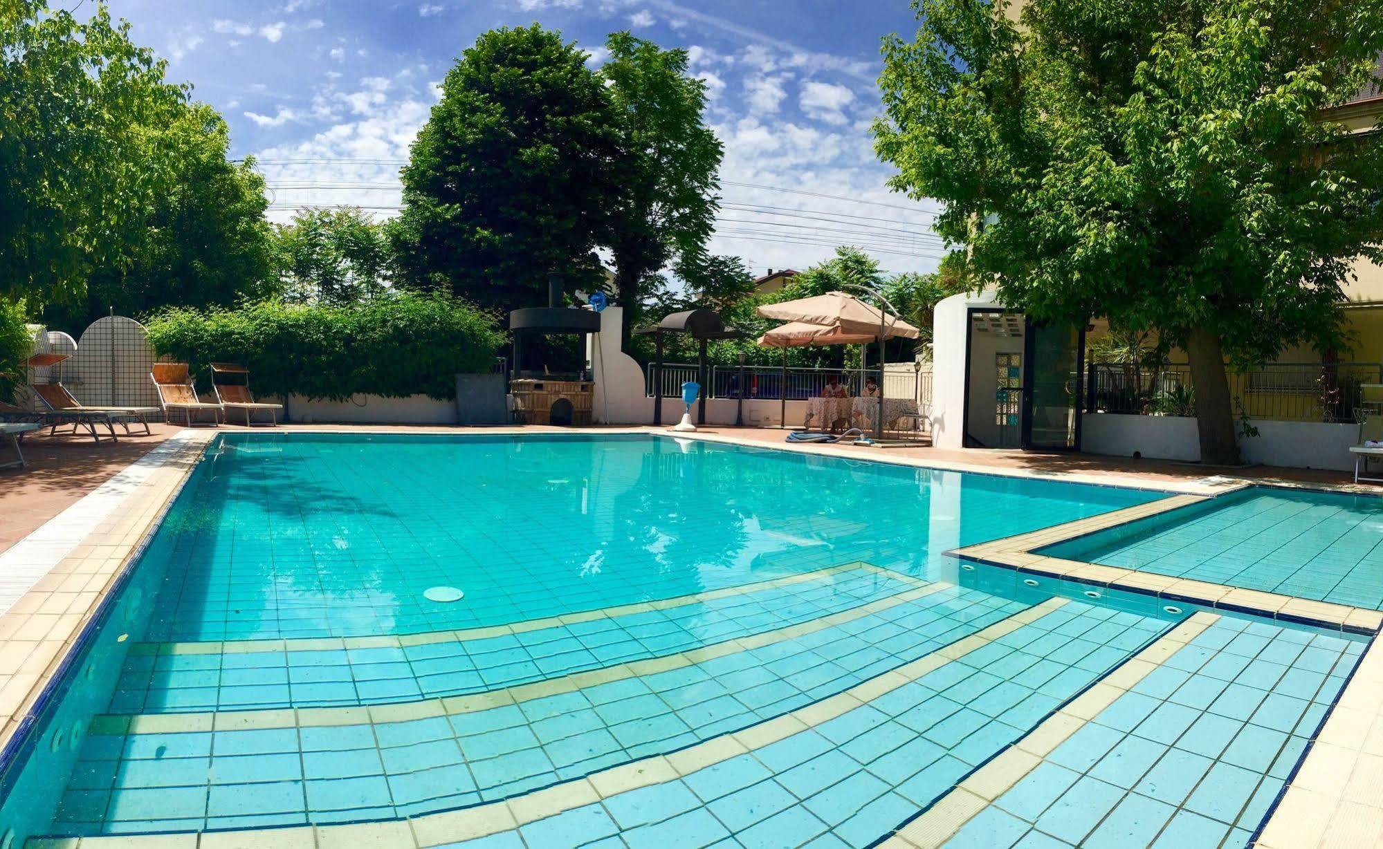 Hotel Mehari Riccione Extérieur photo